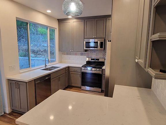 3rd image of 6826 Airoso Ave