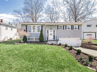 3529 Hunter Dr, North Olmsted, OH 44070
