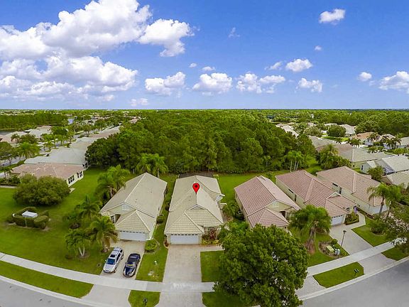 4th image of 705 SW Saint Croix Cv