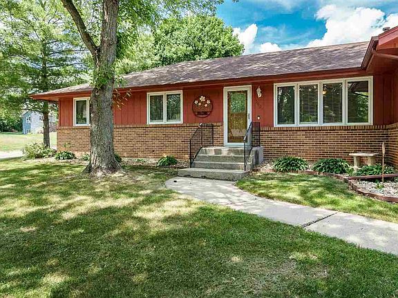 4th image of 3604 Lookout Dr