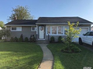 2099 Paddock Rd, Seaford, NY 11783