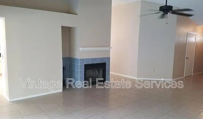 1904 Firethorn Ct — Photo 8