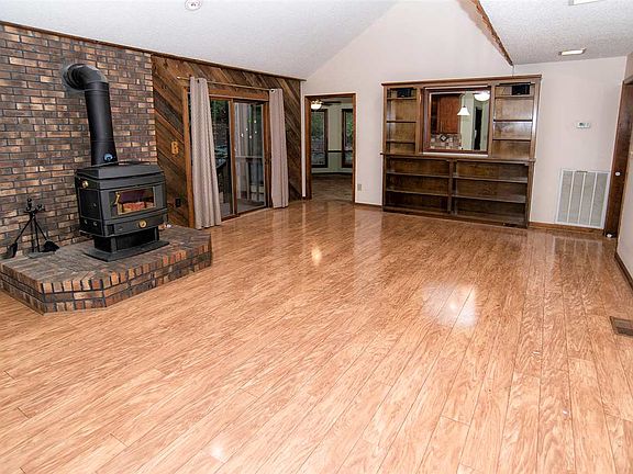 5th image of 10016 Bayreuth Dr SE