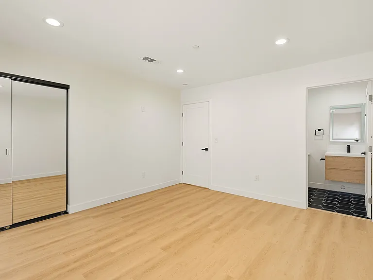 5512 S Manhattan Pl #5512 — Photo 30