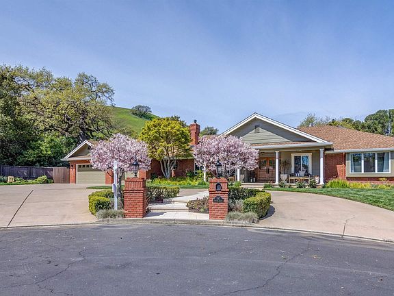 4th image of 247 Tiburon Ct