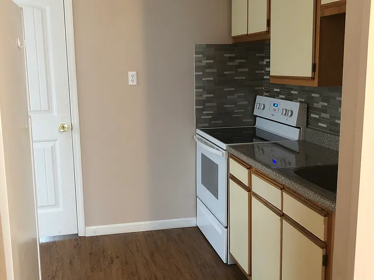 8 Frank St #B — Photo 5