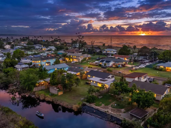 8749 Kekaha Rd, Kekaha, HI 96752