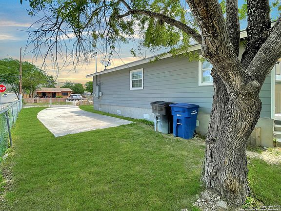 3rd image of 256 Amires Pl
