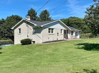 18 S Cherry St, Spring Grove, PA 17362