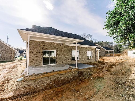 3rd image of 442 Fernwood Dr