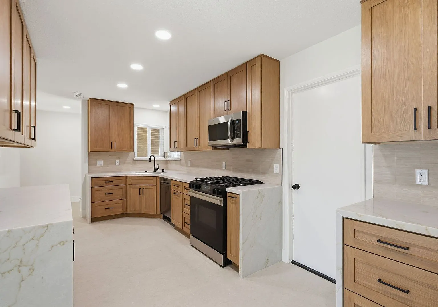 Flexible 5-Bedroom Home With Brand New Designer Upgrades — Photo 3
