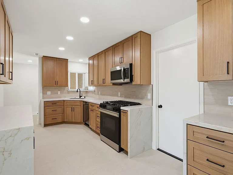 19022 Summerfield Ln — Photo 3