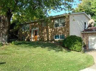 1246 Vista Ct, Muscatine, IA 52761