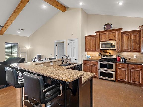 4th image of 574 County Road 4108