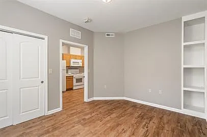 131 Nevada Ave — Photo 8