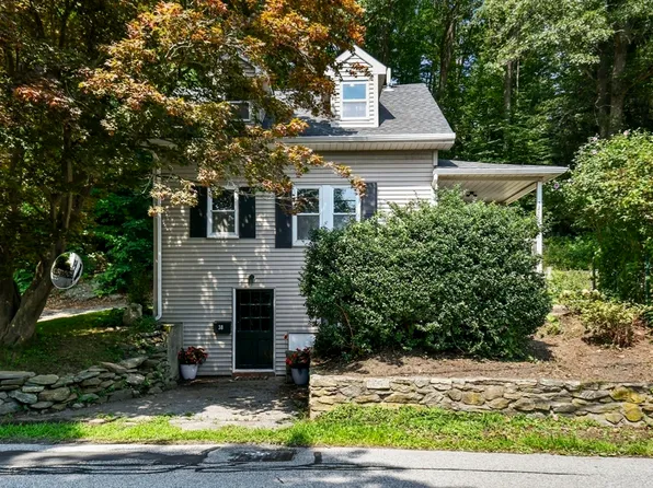 38 Martin St, Millbury, MA 01527
