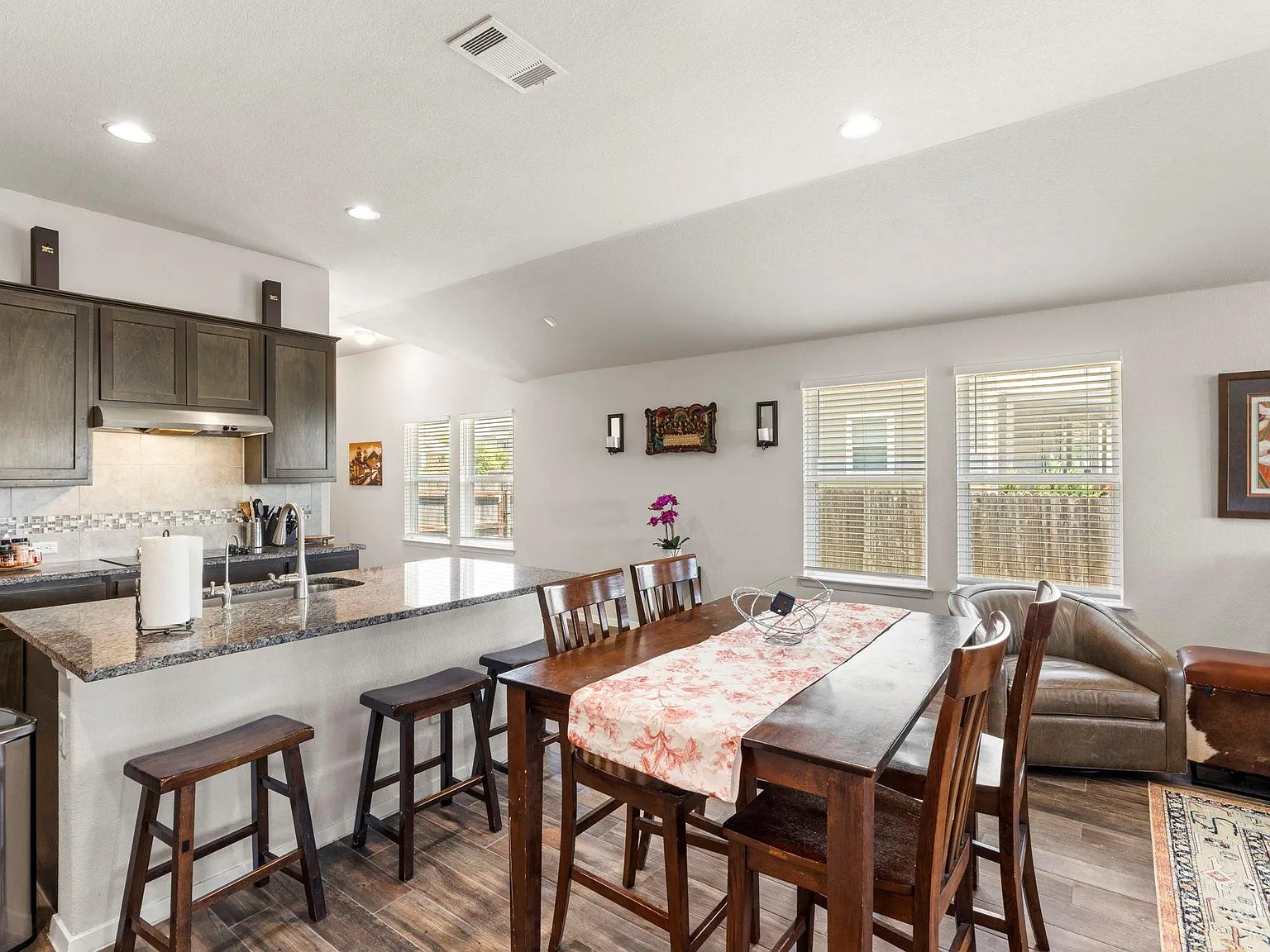3 bed, 2.0 bath, 1552 sqft, $1,895 — Photo 4