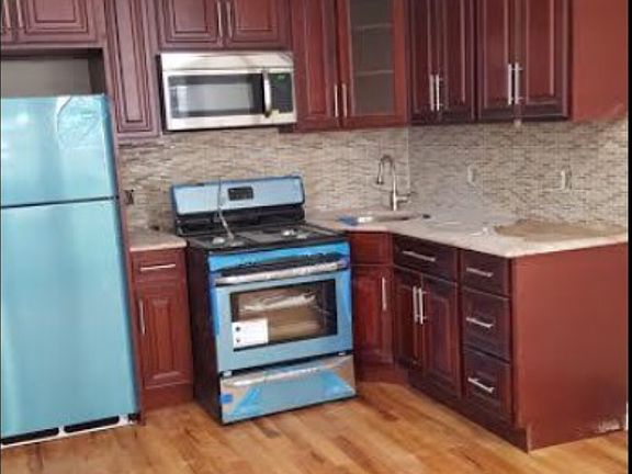 3rd image of 10418 93rd Ave #2FAM