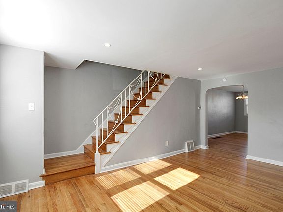 5th image of 7321 Malvern Ave