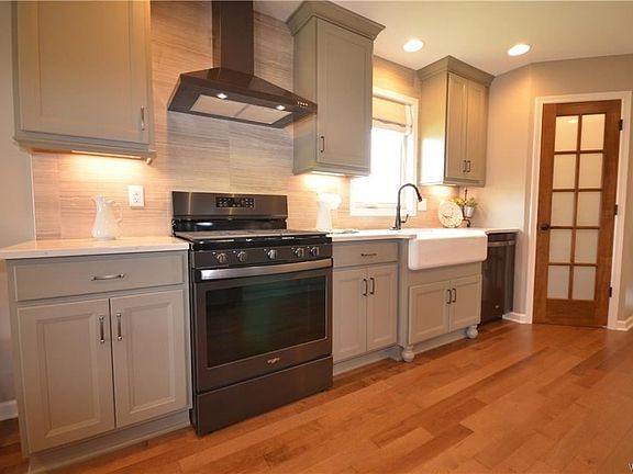 3rd image of 17 Saybrook Dr