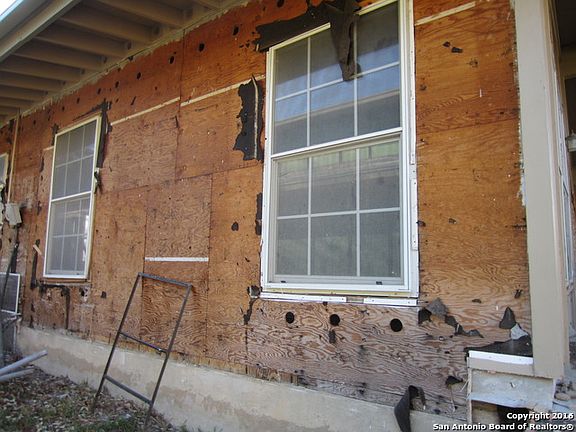 4th image of 812 Canterbury Hill St