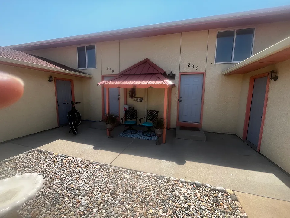 286 W Harmony Dr