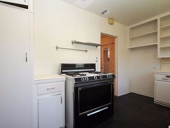 4th image of 2210 N Orchard Dr