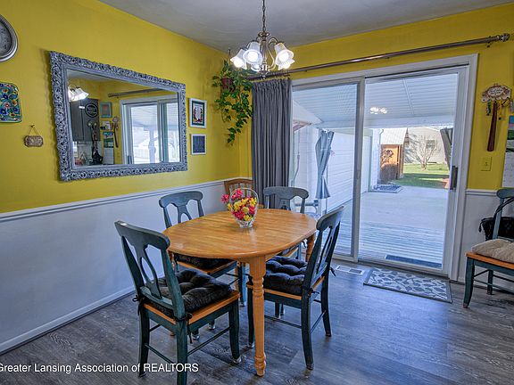 5th image of 302 S Summit St