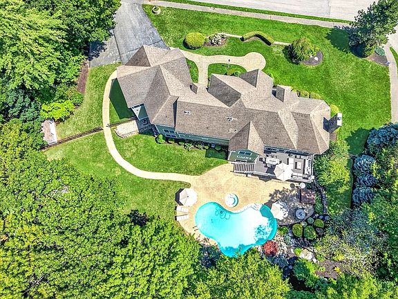 2nd image of 2 Goldman Cir