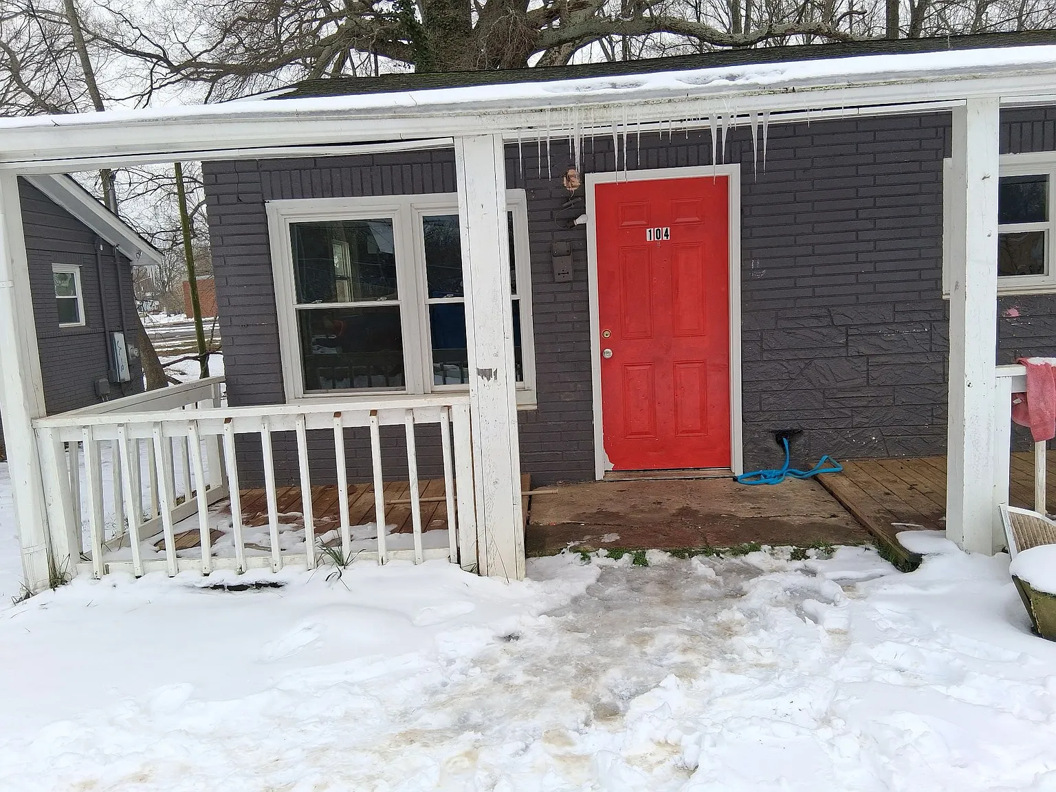 3 bed, 1000 sqft, $1,100 — Photo 2