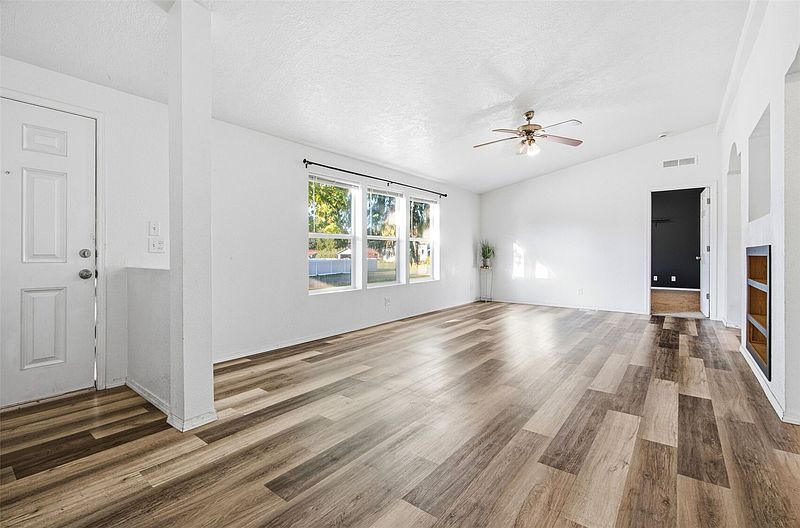 4th image of 320 S 2nd Street