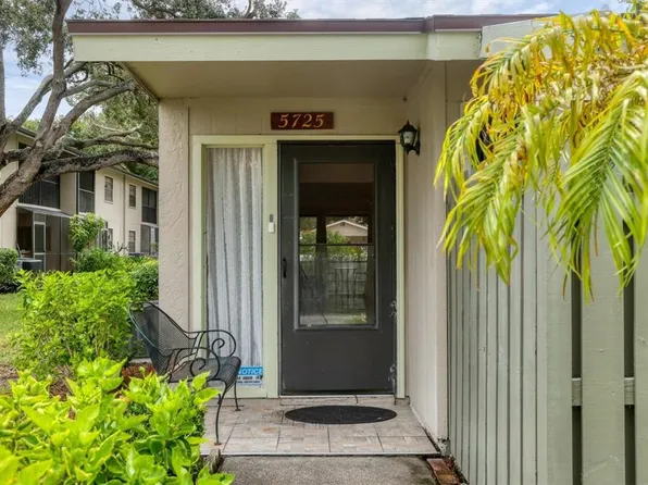 5725 Summer Side Ln #19A, Sarasota, FL 34231