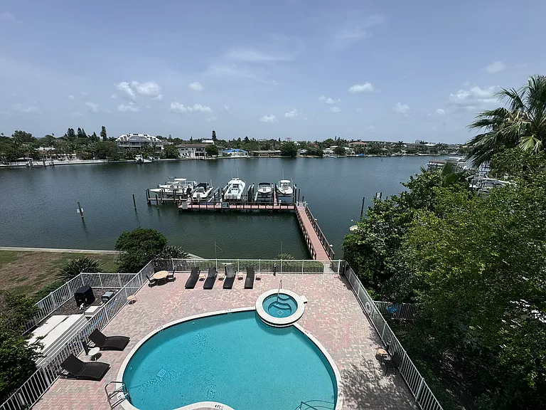 3805 Gulf Blvd #405 — Photo 30