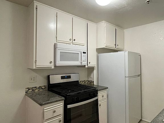 2nd image of 5945 Arroyo Dr APT 207