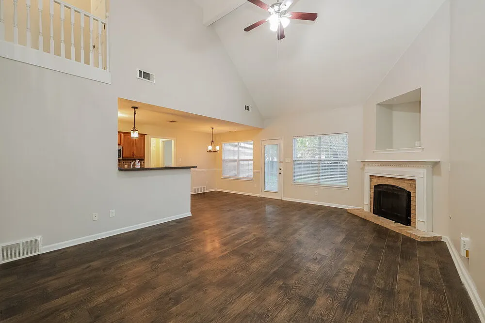 4 bed, 2.5 bath, 2137 sqft, $2,470 — Photo 4