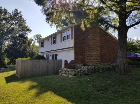 9236 Reeder Dr, Overland Park, KS 66214