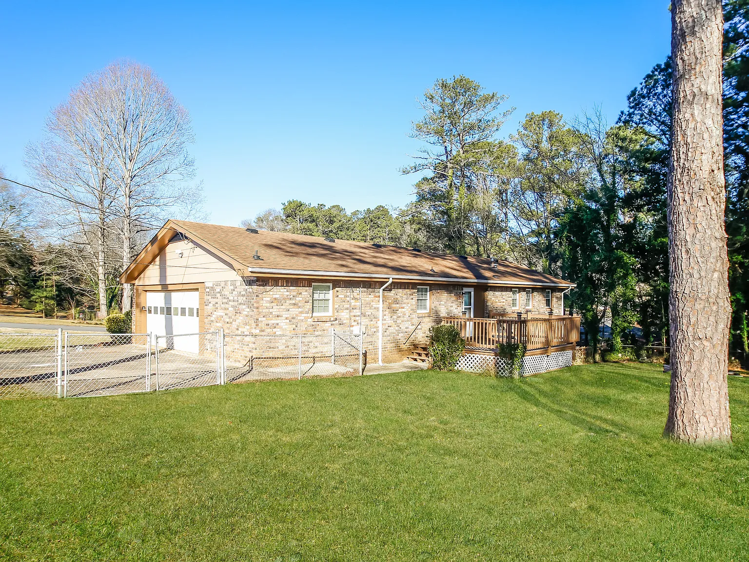 3 bed, 2424 sqft, $1,950 — Photo 3