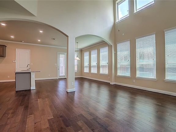 2nd image of 7120 Isle Royal Ln