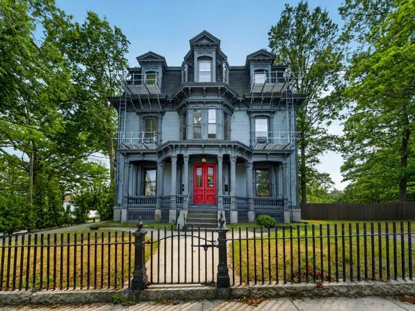 533 Locust St APT 8, Fall River, MA 02720