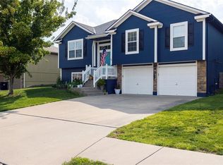 417 Golfview Dr, Pleasant Hill, MO 64080