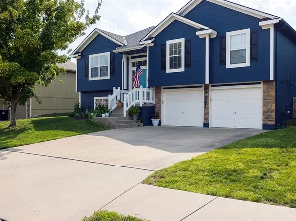 417 Golfview Dr, Pleasant Hill, MO 64080