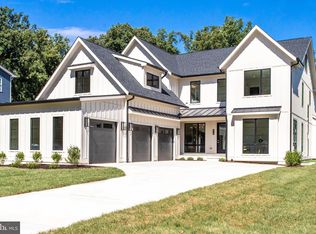 318 Owaissa Rd SE, Vienna, VA 22180