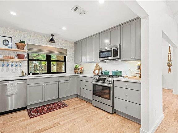 2nd image of 7408 Loganberry Dr