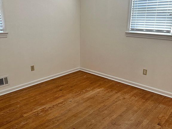 3rd image of 1725 Karen Cir