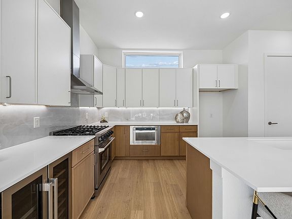 3rd image of 4739 Gretna St #204