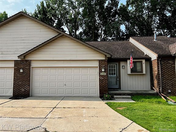 2nd image of 20478 Longwood Dr #30
