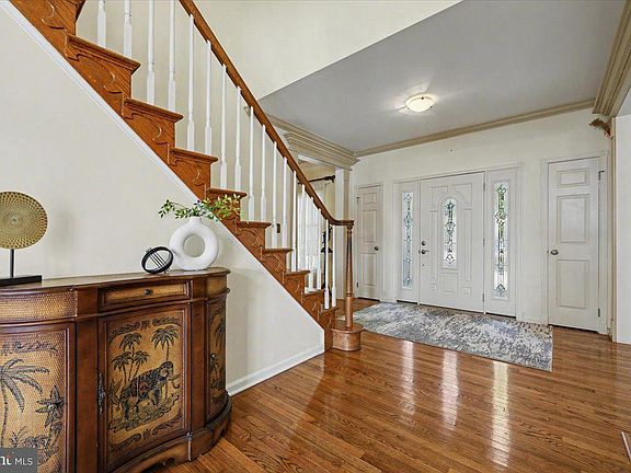 5th image of 202 Cascades Ct