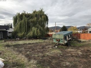 1034 NE Cedar St, Roseburg, OR 97470