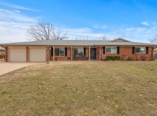 1042 Grandview Rd, Bartlesville, OK 74006