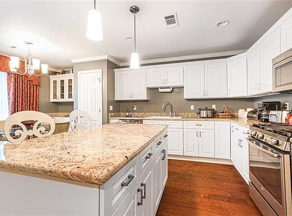 5th image of 7401 Benson St #1